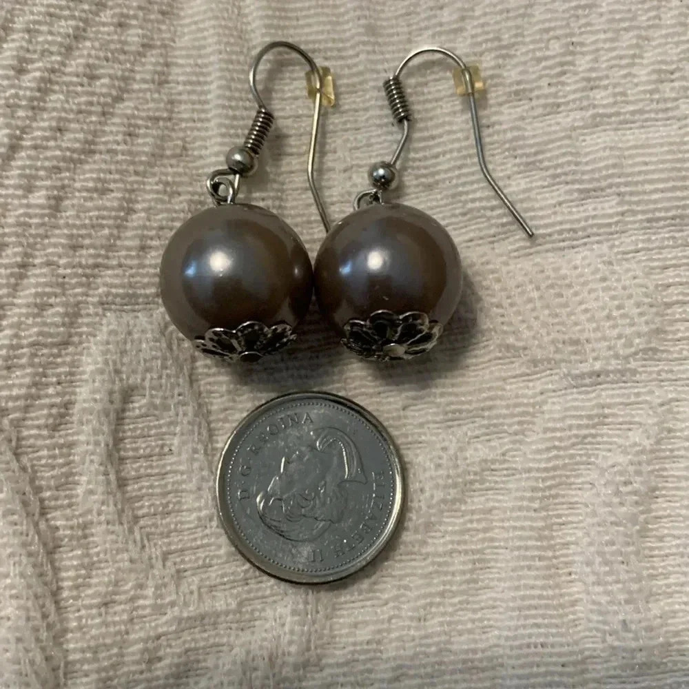 Grey Taupe faux pearl drops - Picture 4 of 4